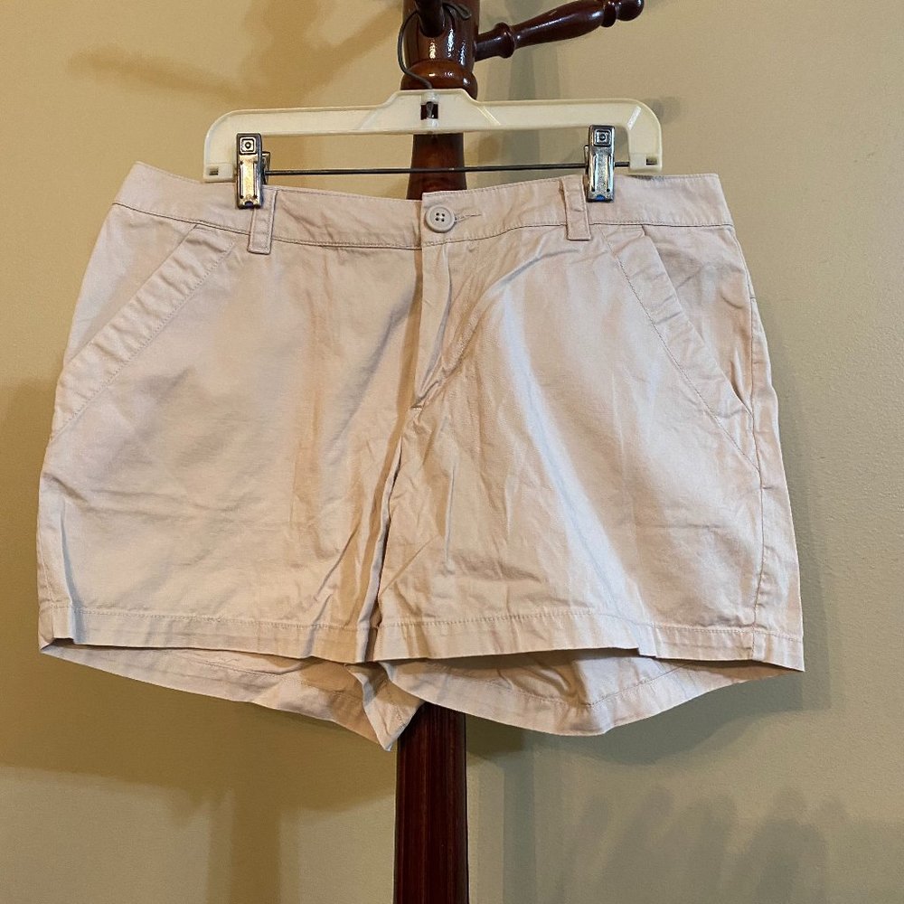 Columbia beige shorts